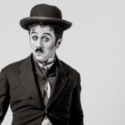 Δείτε αποκλειστικά τη μεταμόρφωση του Θανάση Τσαλταμπάση σε Σαρλώ(Video&Photos)